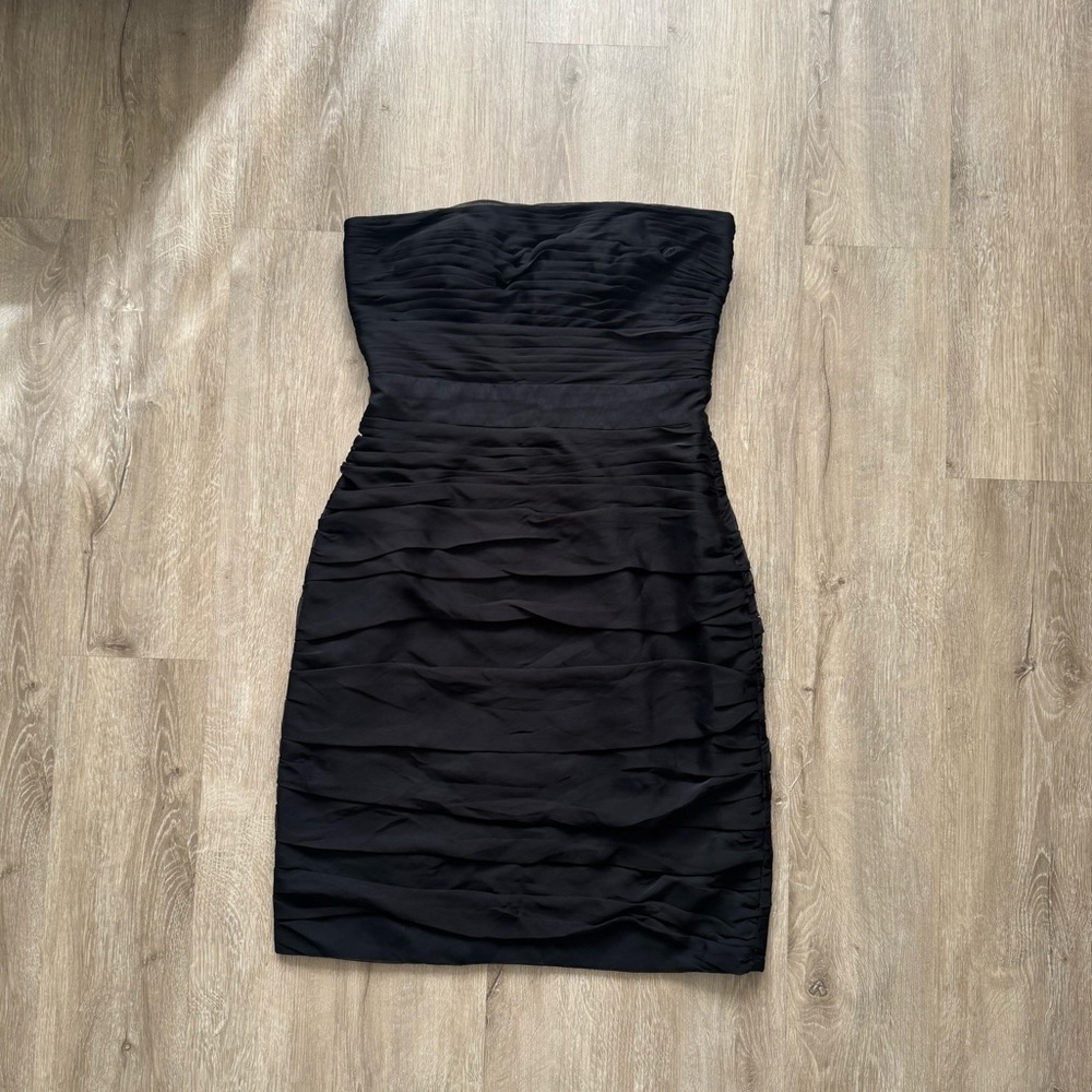 Monique Lhuillier Bridesmaids Strapless Ruched Chiffon Little Black Dress 8 - Picture 7 of 9